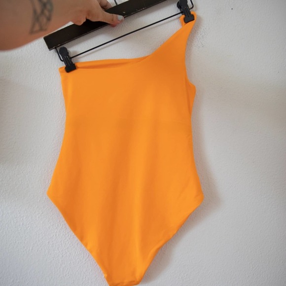 NEW GIRLFRIEND COLLECTIVE Koi Orange Oasis One Piece One Shoulder Swimsuit - Picture 2 of 3